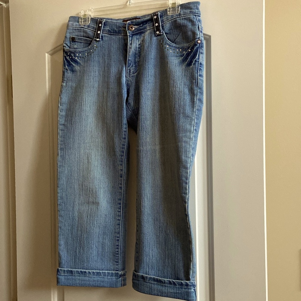 Light denim capri